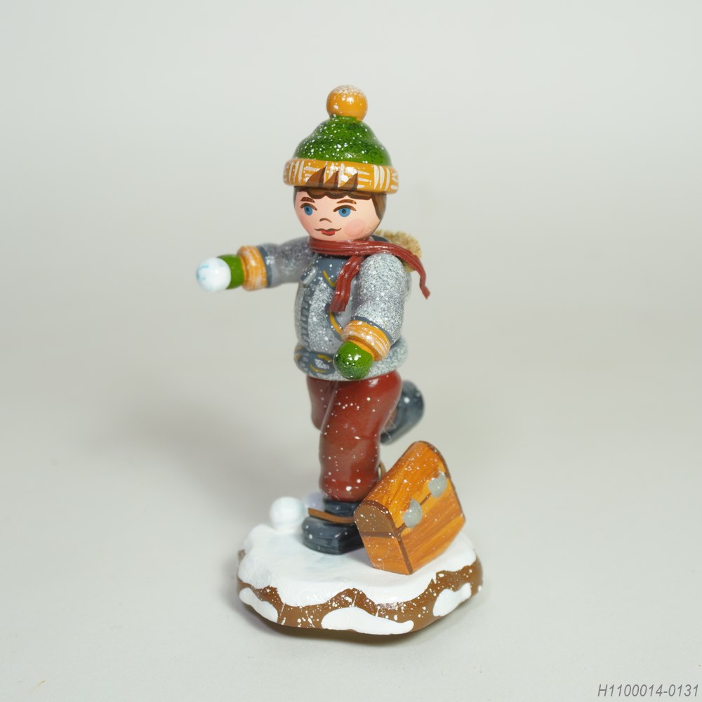 雪遊びの男の子