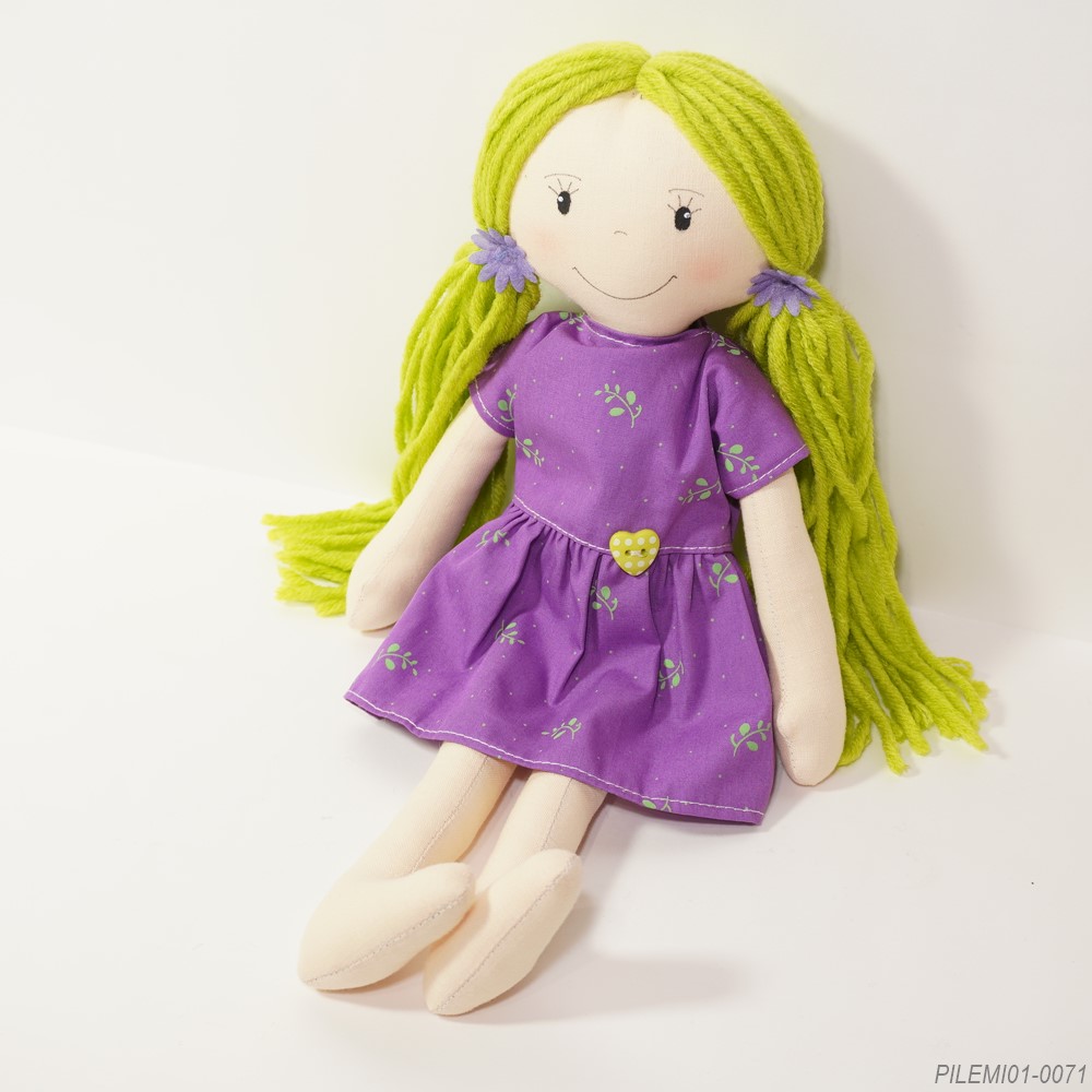 ハンガリーのオリジナル人形。「エミリー」