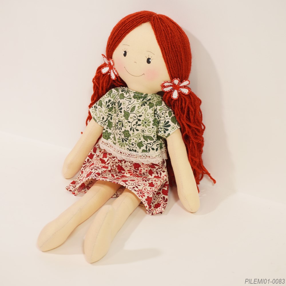 ハンガリーの手作り人形。「エミリー」