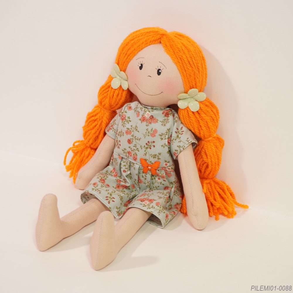 ハンガリーのオリジナル人形。「エミリー」