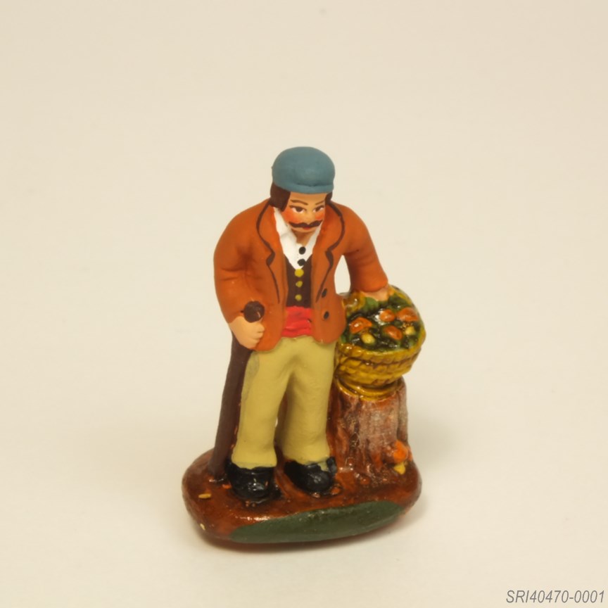 フランス・プロヴァンス地方のサントン人形。「キノコを持つ男」